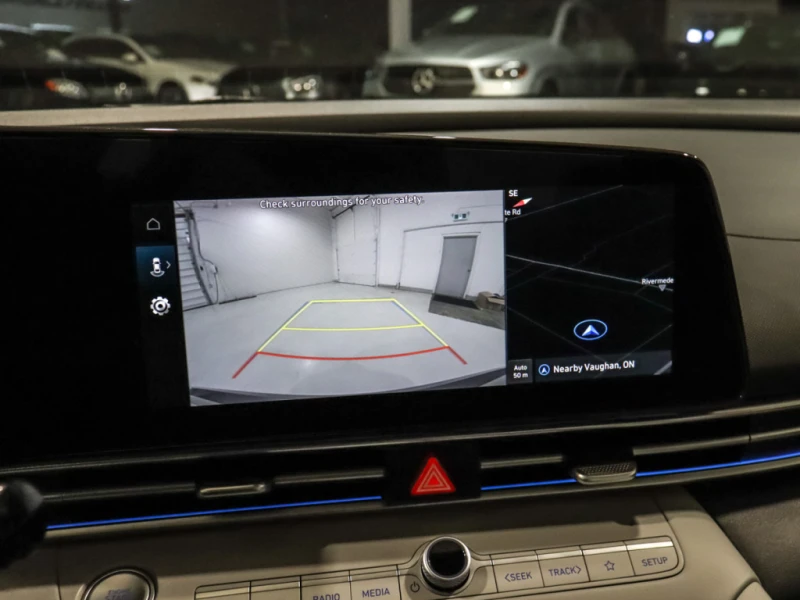 Hyundai Elantra 1.6 Hybrid / LUXURY PKG / AMBIENT / DISTRONIC, снимка 13 - Автомобили и джипове - 52677743