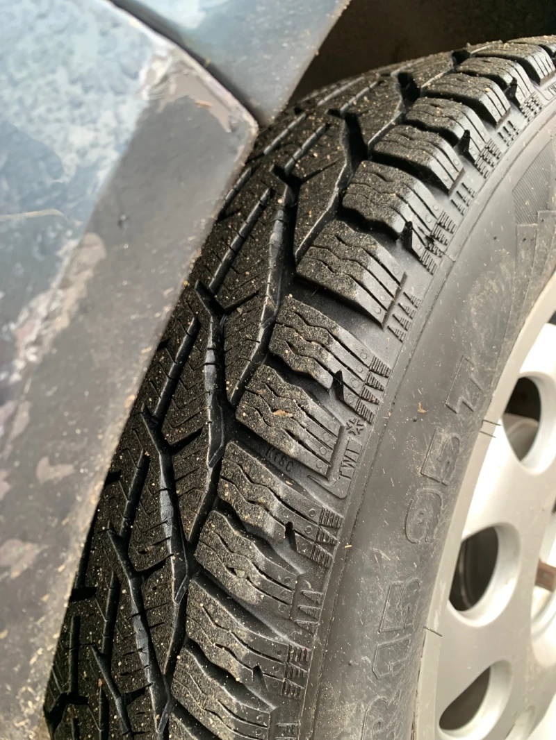 VW Golf 1.9 101 , снимка 4 - Автомобили и джипове - 53218281