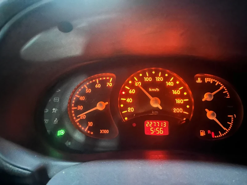 Renault Clio, снимка 8 - Автомобили и джипове - 53466700