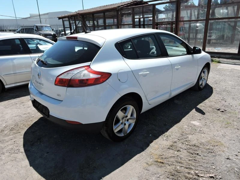 Renault Megane КАТО НОВА-АВТОМАТИК, снимка 4 - Автомобили и джипове - 36830467