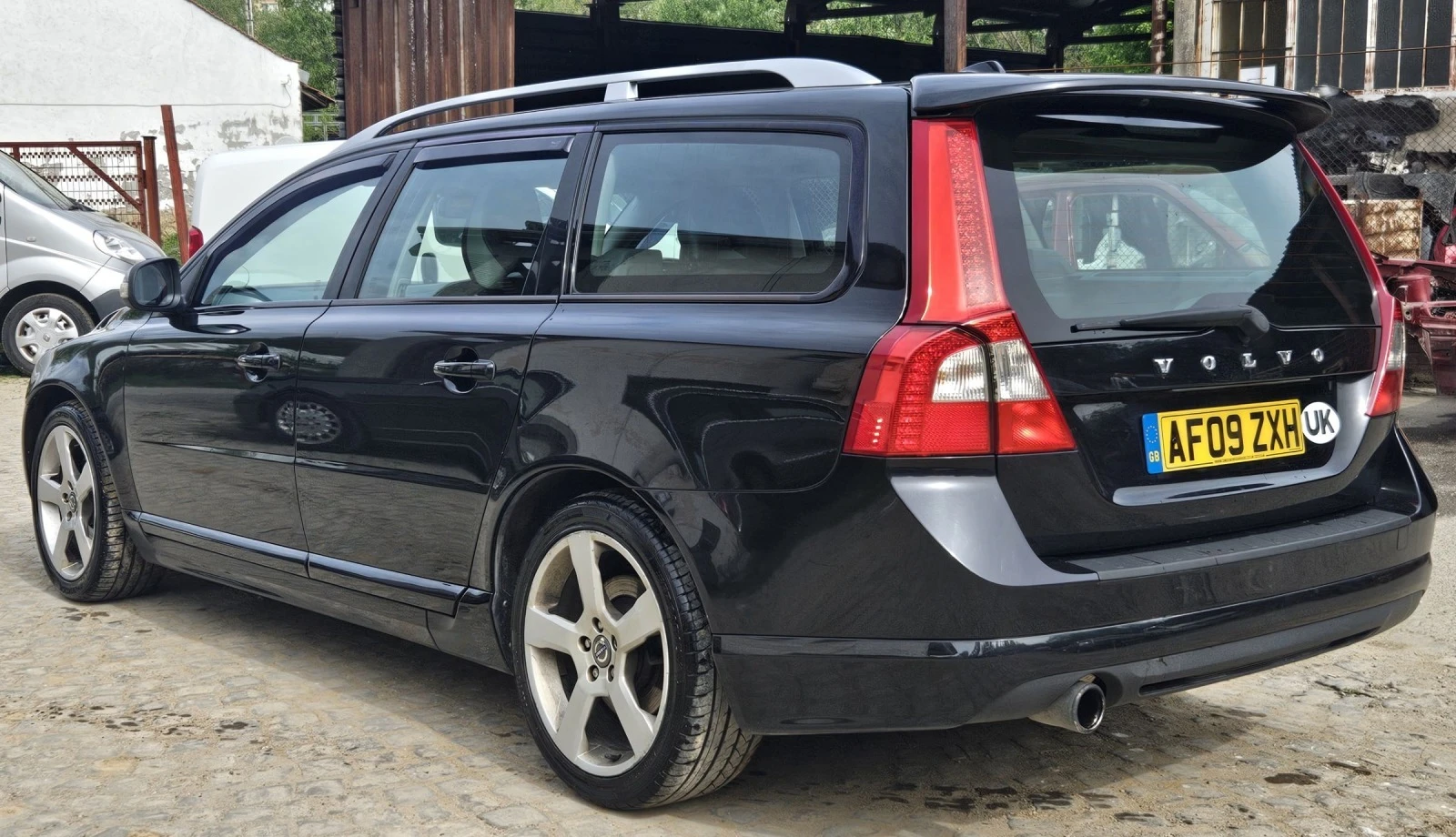 Volvo V70 R-Design - изображение 4