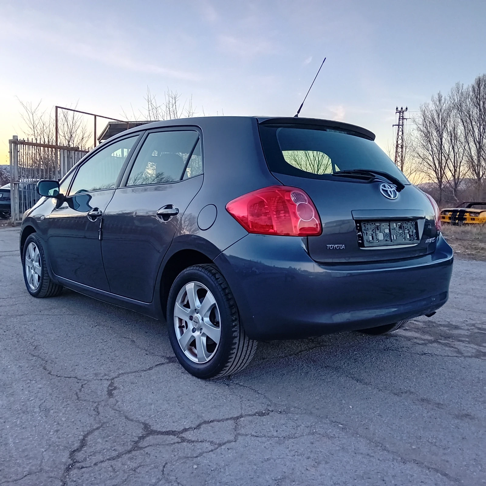 Toyota Auris 1.6  - изображение 4