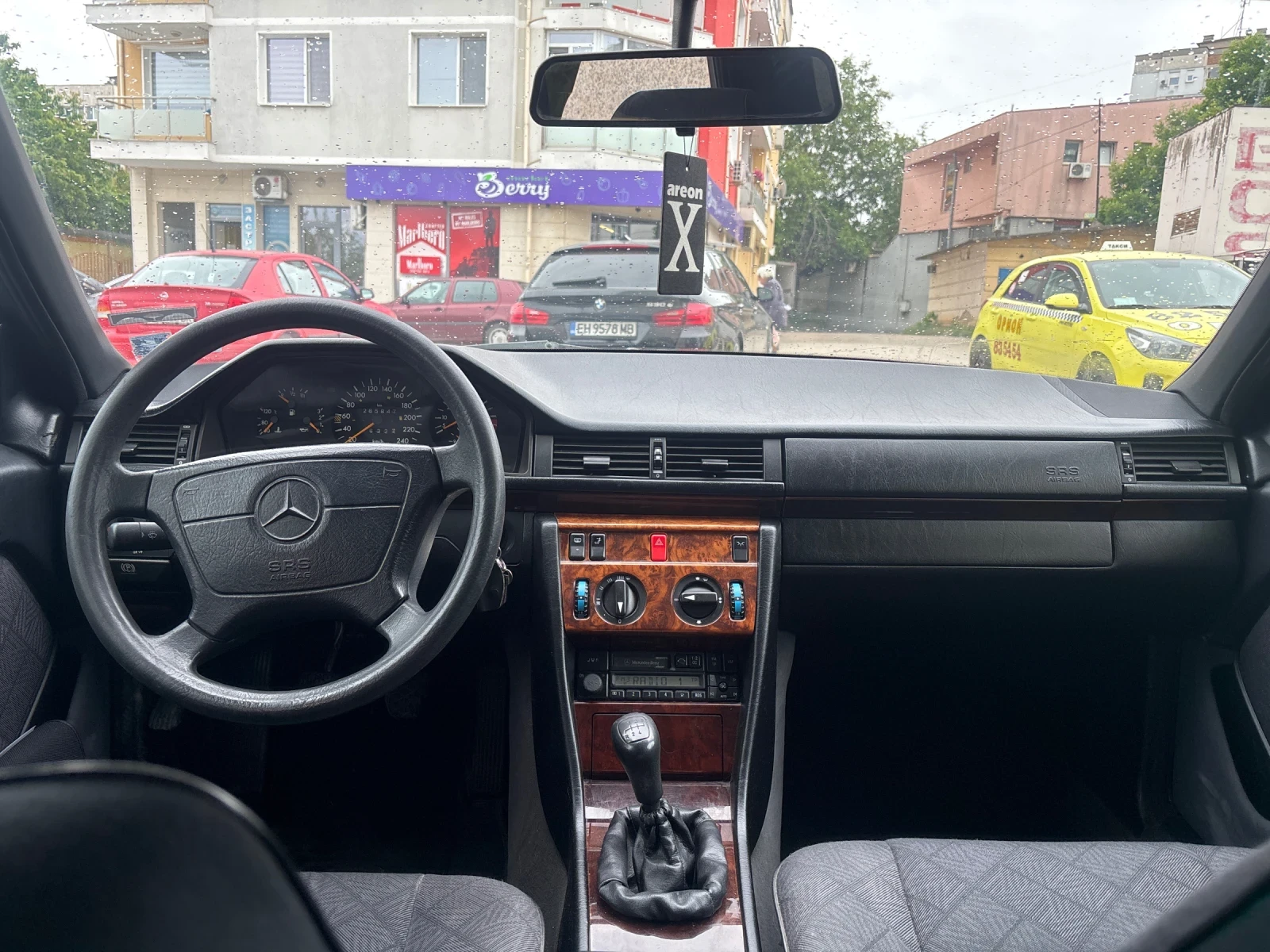 Mercedes-Benz E 200  - изображение 8