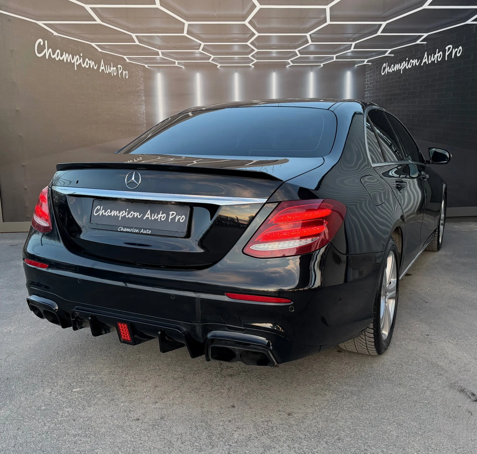 Mercedes-Benz E 220 BRABUS Packet, снимка 5 - Автомобили и джипове - 54115010