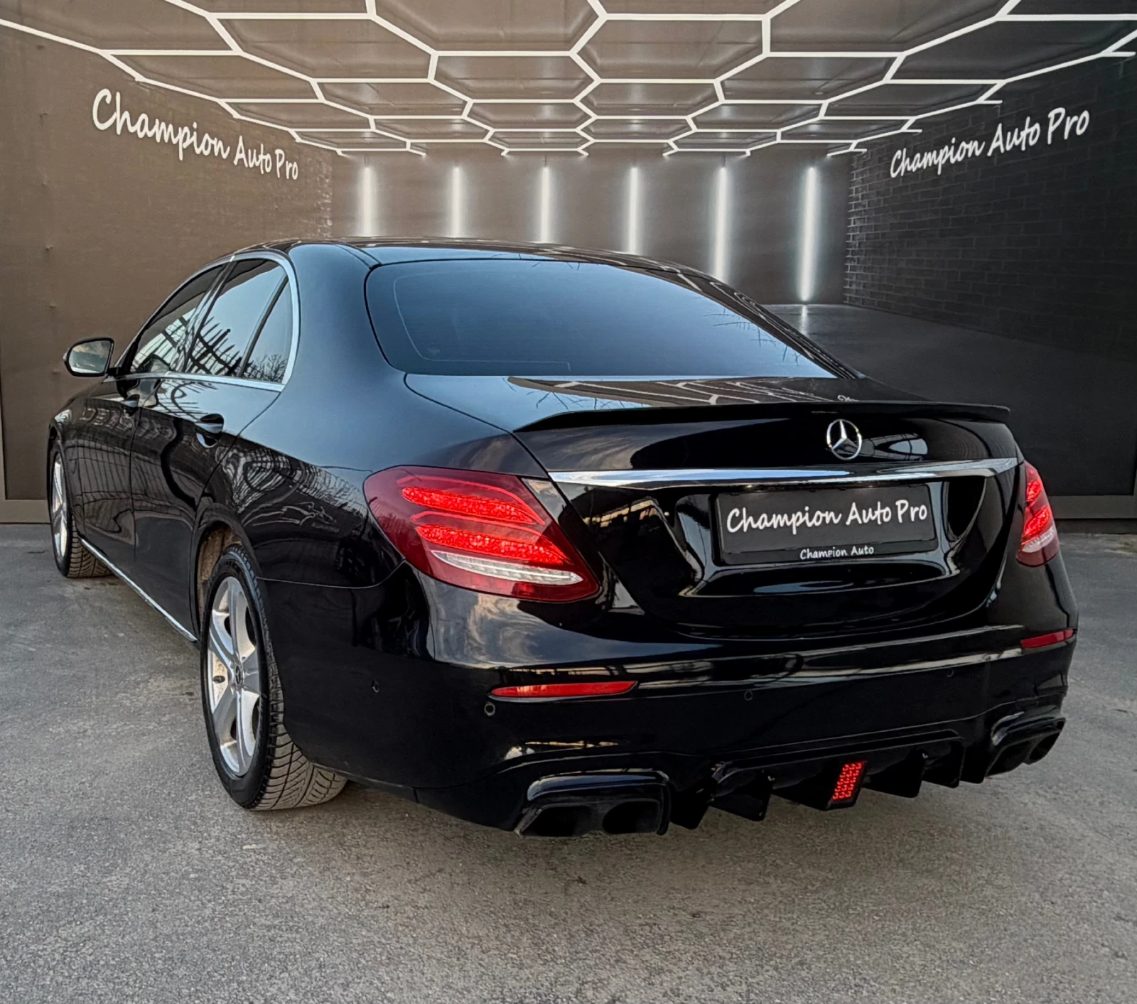 Mercedes-Benz E 220 BRABUS Packet, снимка 3 - Автомобили и джипове - 54115010