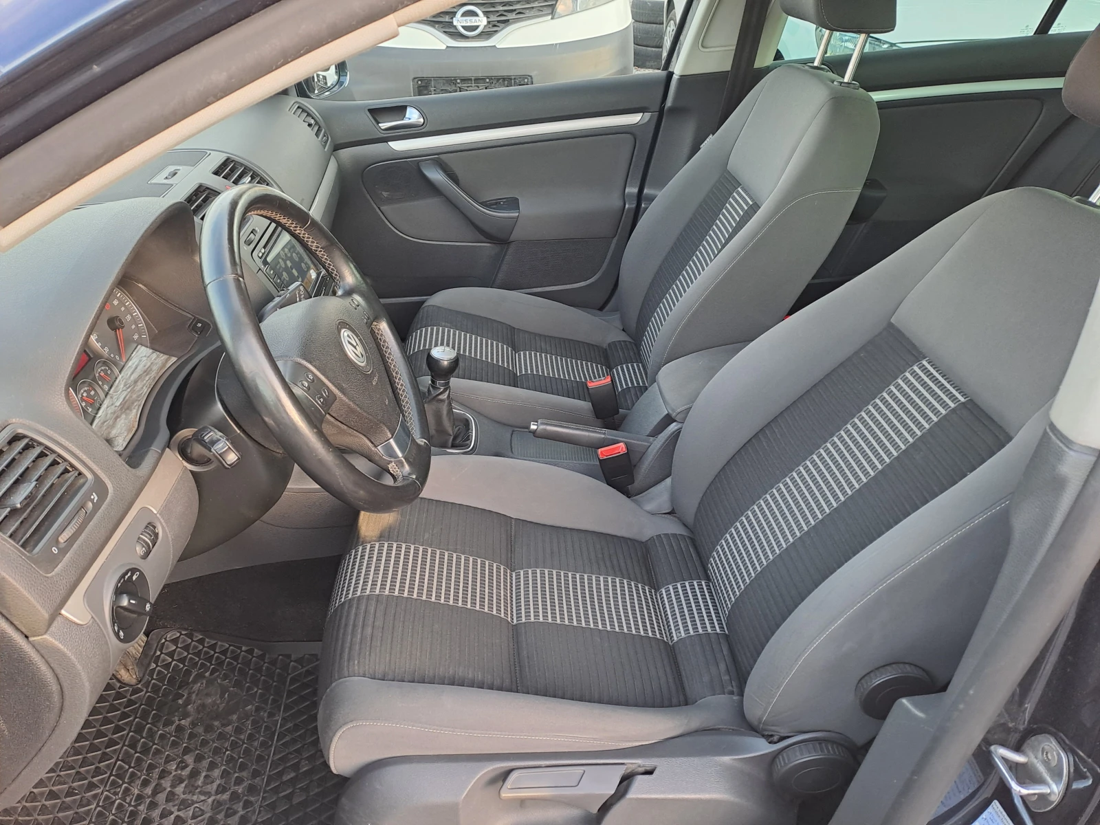 VW Golf 1.6 I  102 ks, снимка 7 - Автомобили и джипове - 54115184