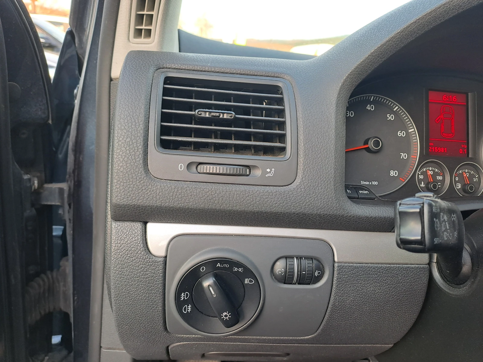 VW Golf 1.6 I  102 ks, снимка 12 - Автомобили и джипове - 54115184