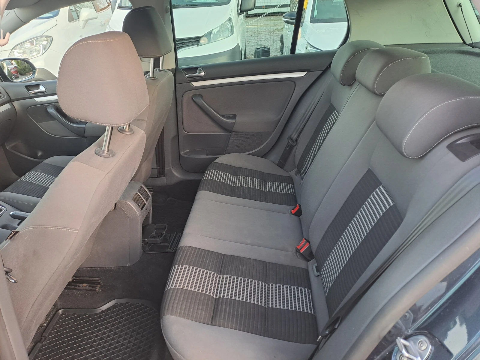 VW Golf 1.6 I  102 ks, снимка 15 - Автомобили и джипове - 54115184