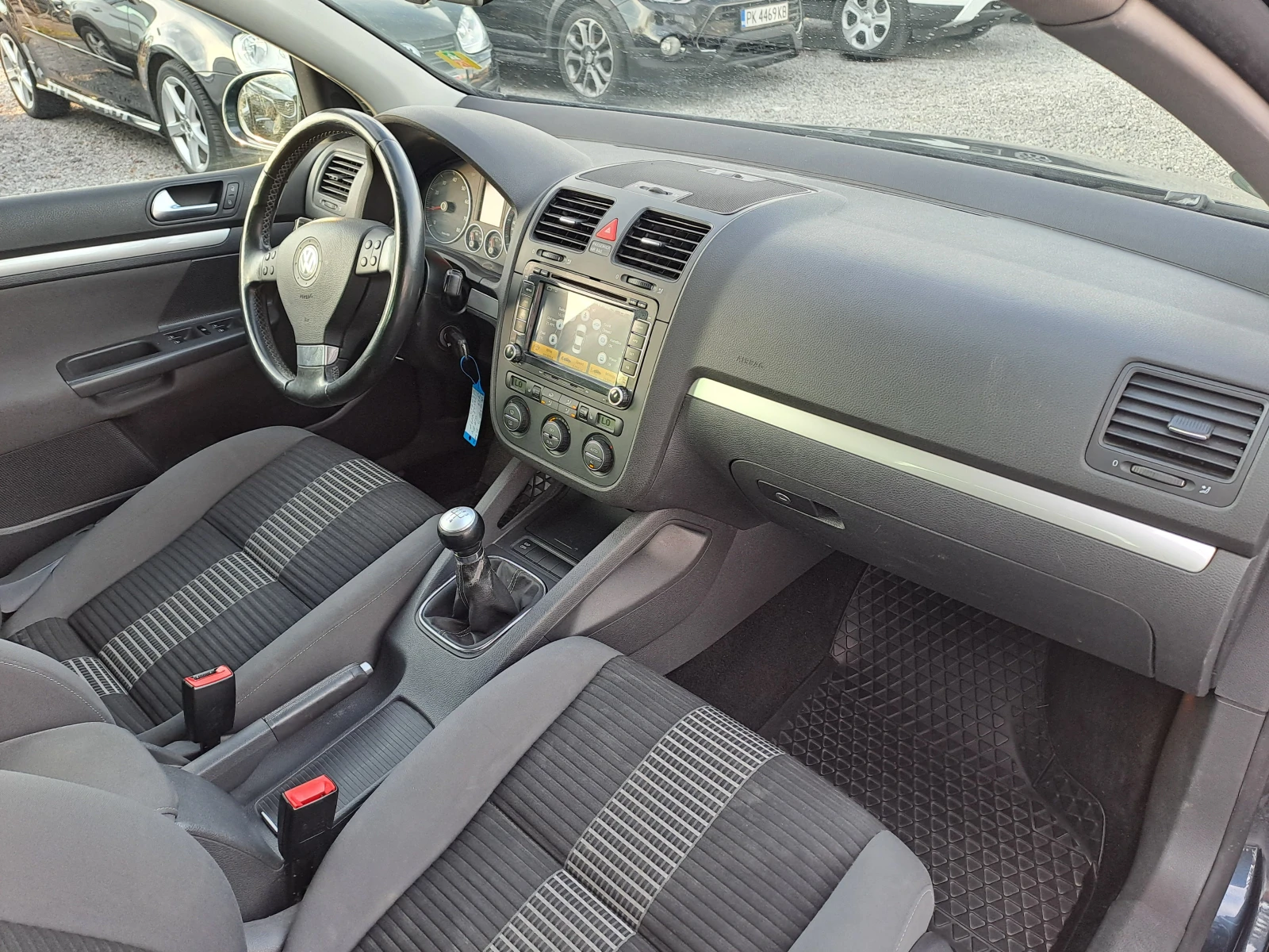VW Golf 1.6 I  102 ks, снимка 9 - Автомобили и джипове - 54115184