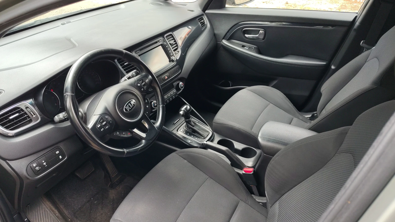 Kia Carens 1.7 CRDI Автомат Панорама 174 000км., снимка 6 - Автомобили и джипове - 54645499