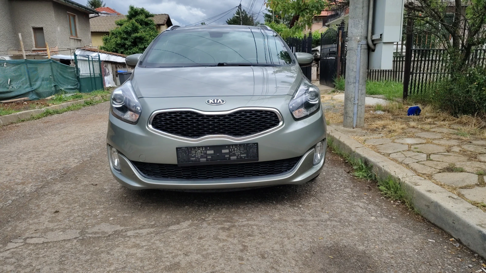 Kia Carens 1.7 CRDI Автомат Панорама 174 000км., снимка 3 - Автомобили и джипове - 54645499