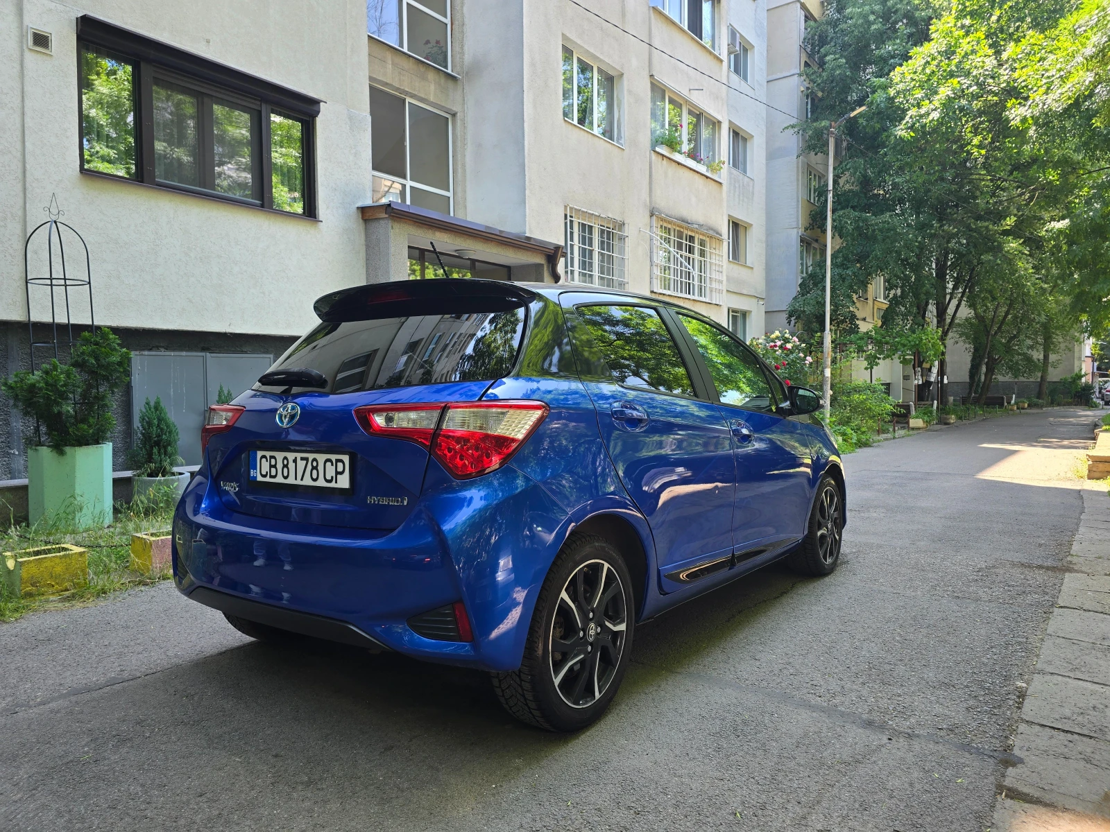 Toyota Yaris 1.5 VVT-i Hybrid, снимка 6 - Автомобили и джипове - 54809938