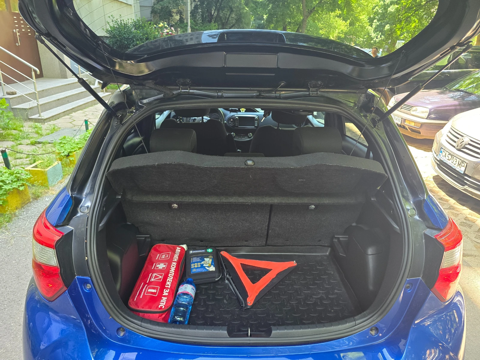 Toyota Yaris 1.5 VVT-i Hybrid, снимка 8 - Автомобили и джипове - 54809938