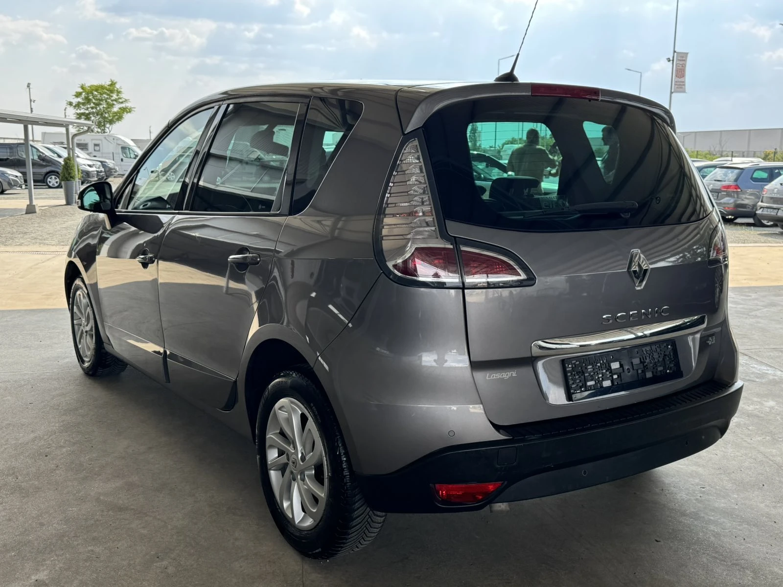 Renault Scenic 1.5dci* 110ps* 6ск* НАВИ КАМЕРА* КЛИМА* , снимка 3 - Автомобили и джипове - 55441977