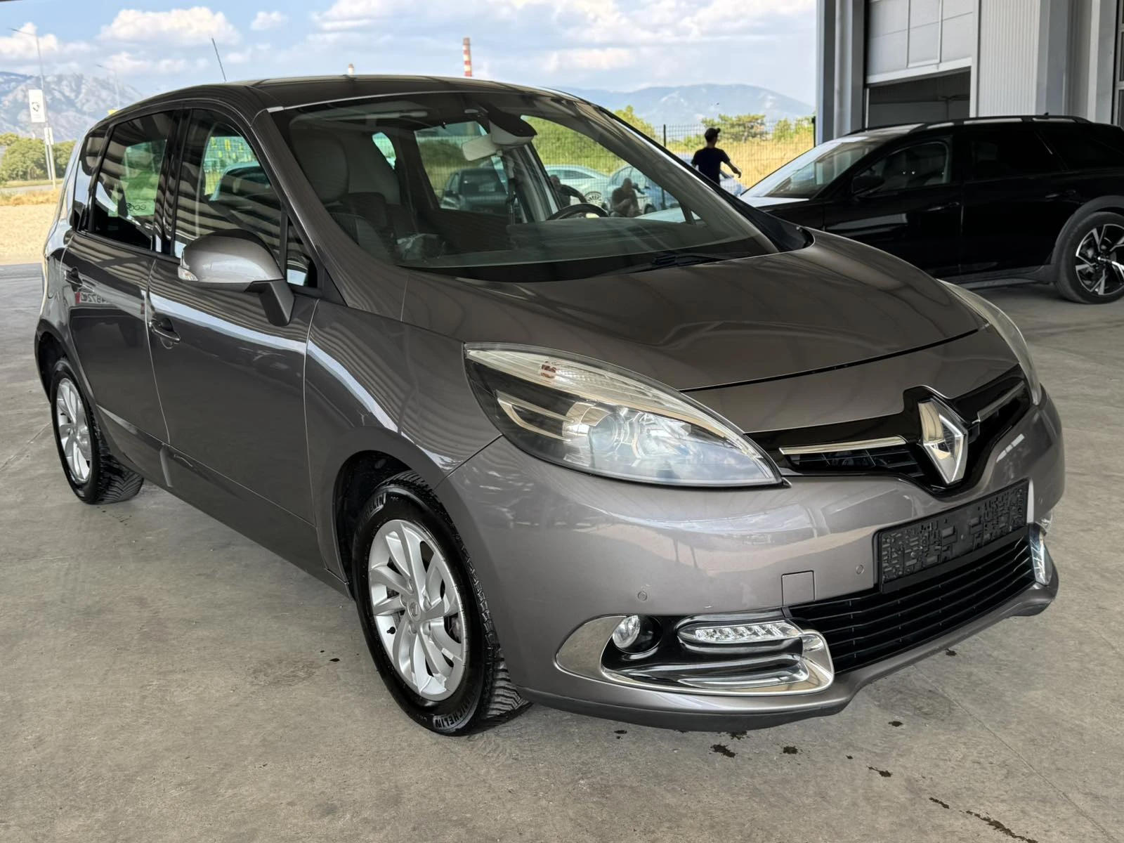 Renault Scenic 1.5dci* 110ps* 6ск* НАВИ КАМЕРА* КЛИМА* , снимка 7 - Автомобили и джипове - 55441977