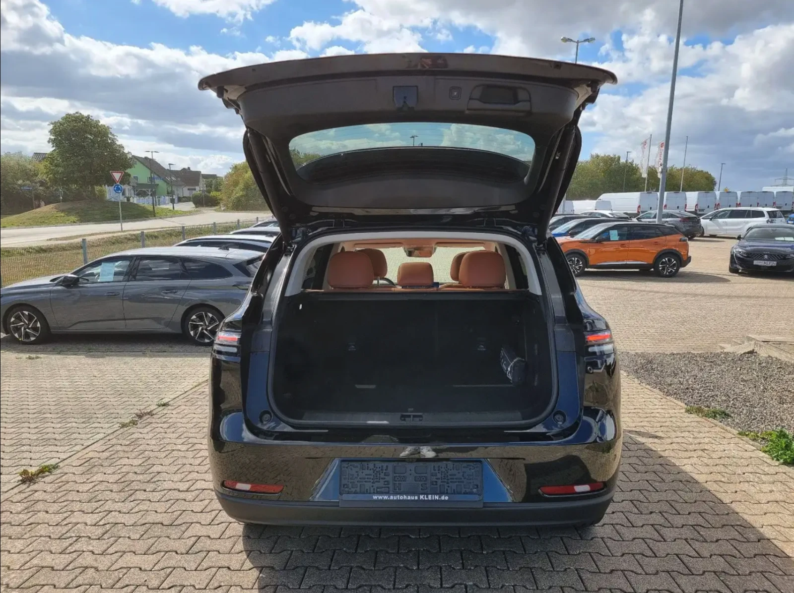 Leapmotor C10 НОВ | DESIGN REEV | 28. 4 kWh | 215 к. с. | FULL, снимка 6 - Автомобили и джипове - 56224125