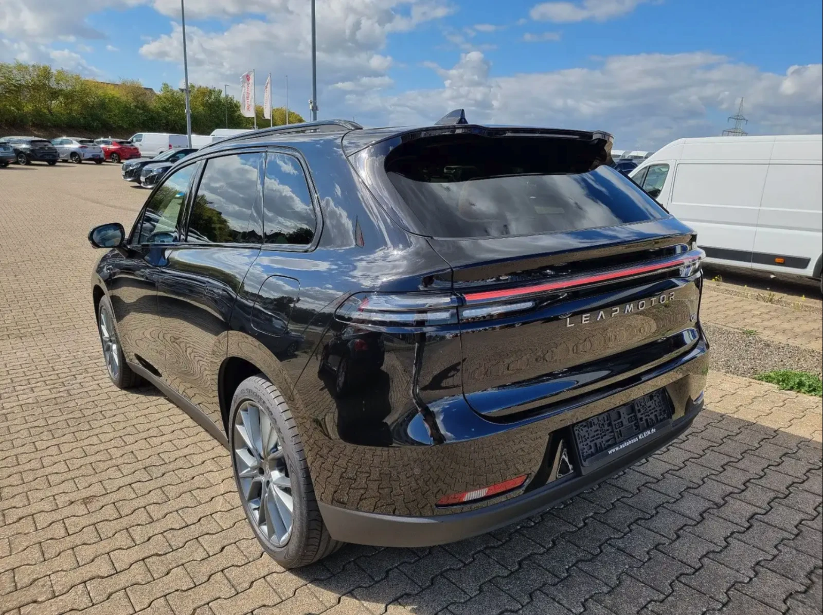 Leapmotor C10 НОВ | DESIGN REEV | 28. 4 kWh | 215 к. с. | FULL, снимка 4 - Автомобили и джипове - 56224125