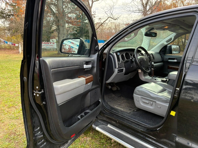 Toyota Tundra LIMITED CREW CAB* 5.7 V8, снимка 12 - Автомобили и джипове - 53035786