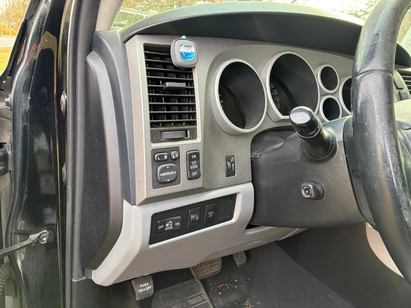 Toyota Tundra LIMITED CREW CAB* 5.7 V8, снимка 11 - Автомобили и джипове - 53035786