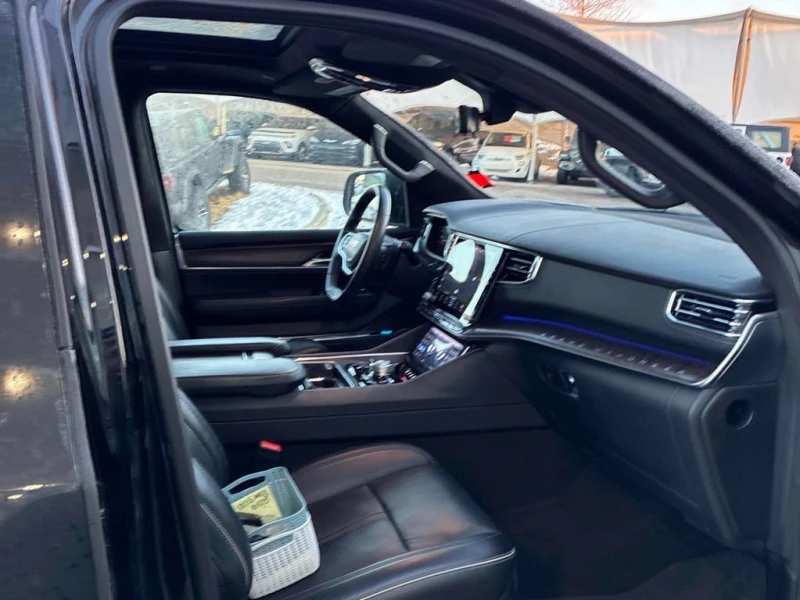 Jeep Grand Wagoneer * Series II * CARFAX * БЕЗ ПЪРВОНАЧАЛНА ВНОСКА, снимка 12 - Автомобили и джипове - 53168921