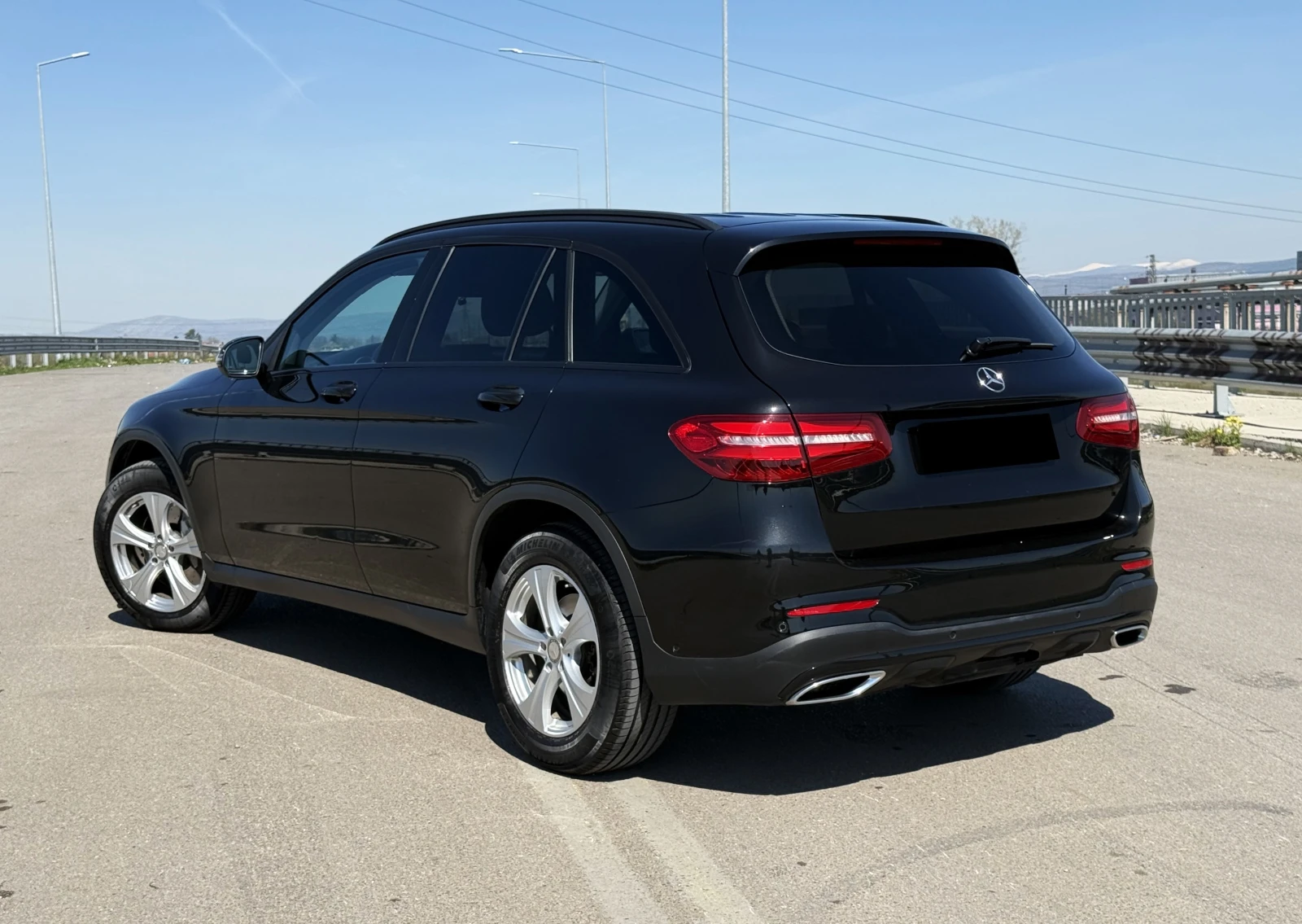 Mercedes-Benz GLC 250 d/AMG/4M/AIRMATIC/NIGHT/LED/PANO/CAMERA/DISTRONIC/ - изображение 4