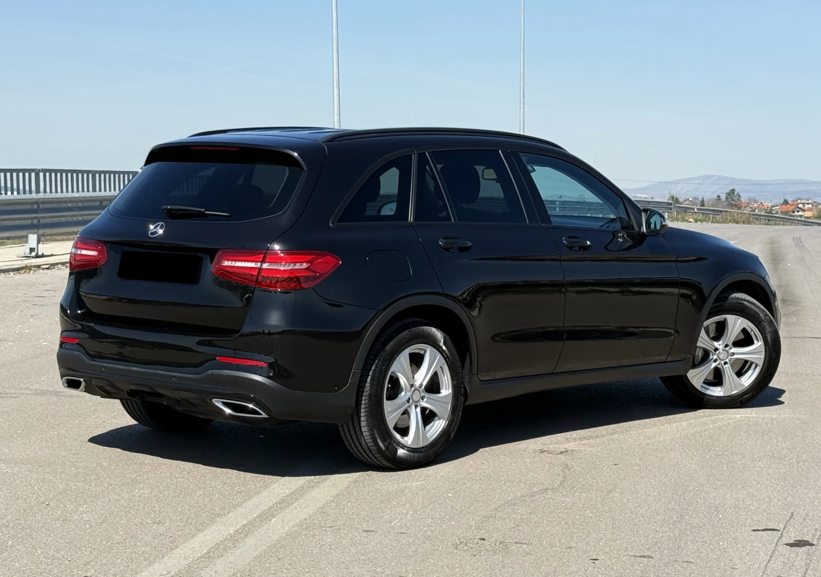 Mercedes-Benz GLC 250 d/AMG/4M/AIRMATIC/NIGHT/LED/PANO/CAMERA/DISTRONIC/ - изображение 6