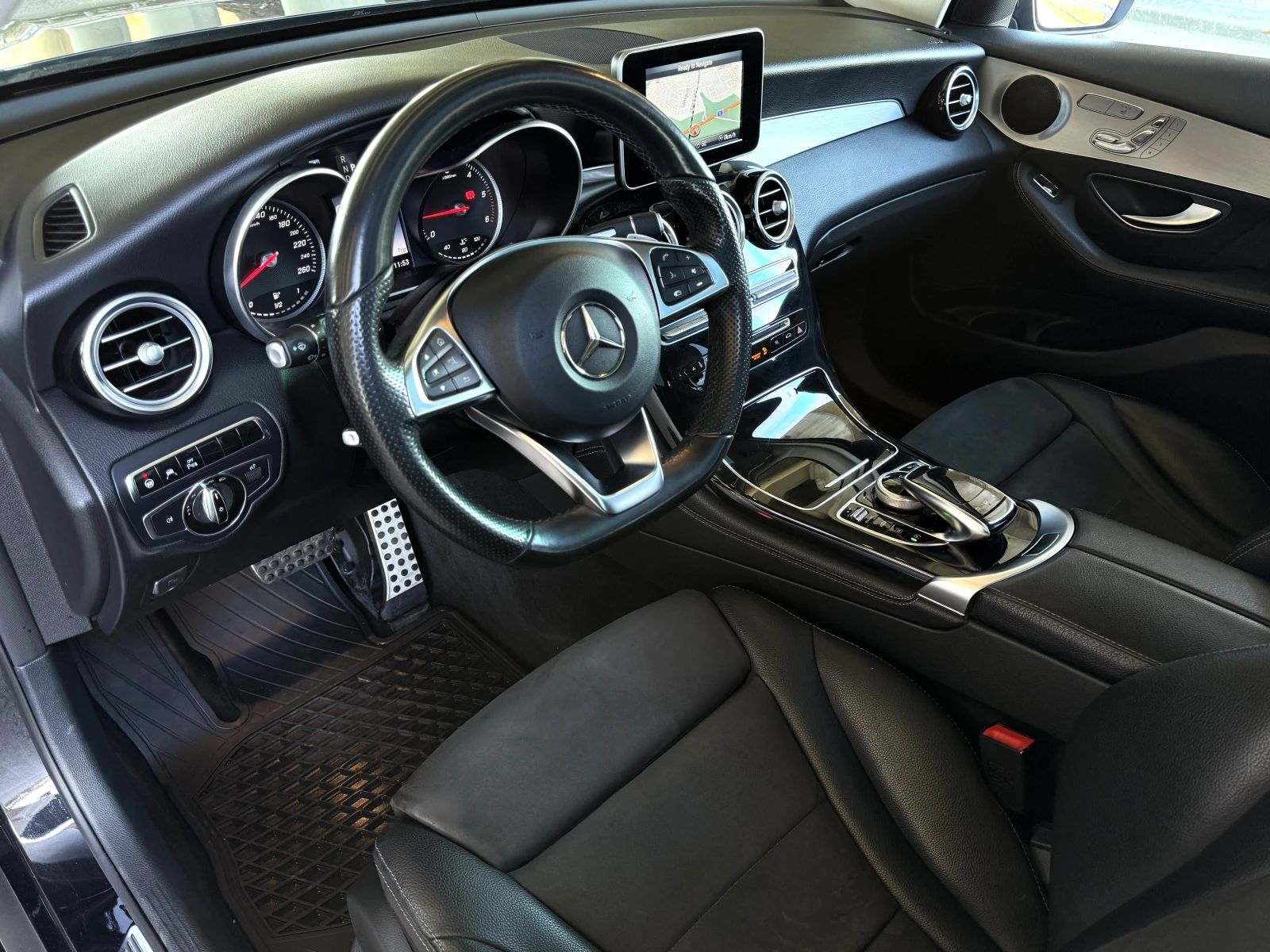 Mercedes-Benz GLC 250 d/AMG/4M/AIRMATIC/NIGHT/LED/PANO/CAMERA/DISTRONIC/ - изображение 9