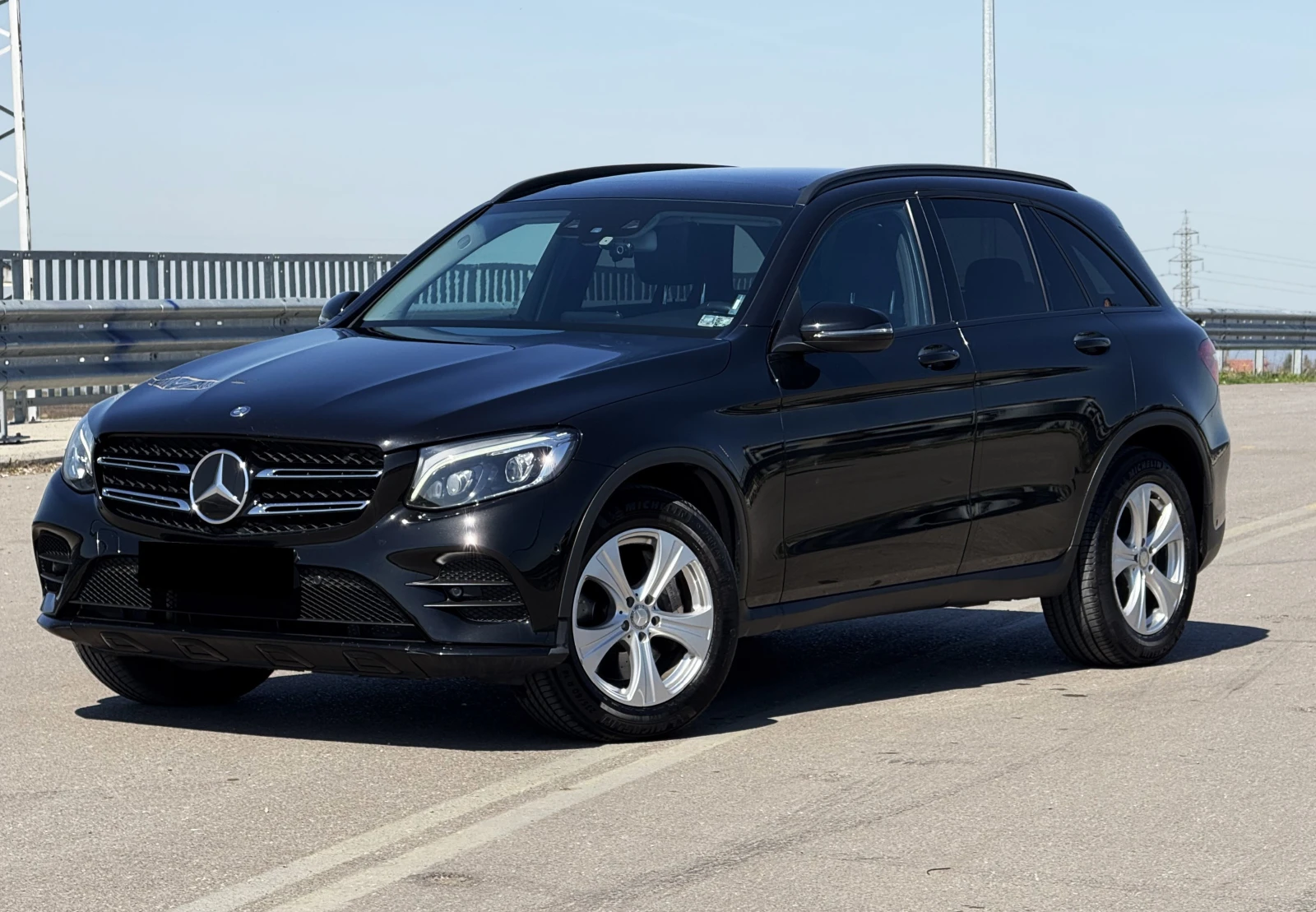Mercedes-Benz GLC 250 d/AMG/4M/AIRMATIC/NIGHT/LED/PANO/CAMERA/DISTRONIC/ - изображение 3