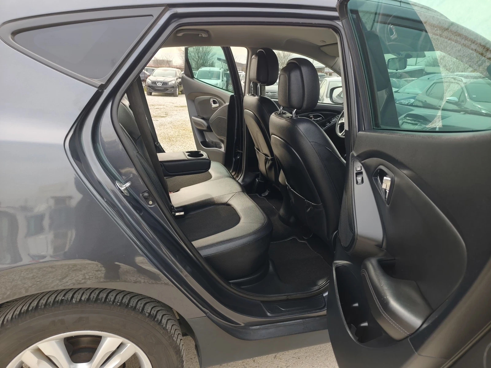 Hyundai IX35 1.7CRDI, Кожа, снимка 8 - Автомобили и джипове - 53798749