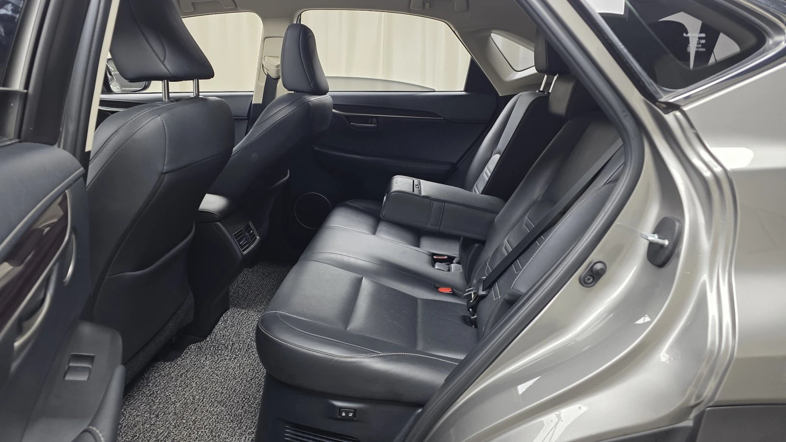 Lexus NX ЛЮК* ПОДГРЕВ ВОЛАН* ЕЛ. БАГАЖНИК* КРАЙНА ЦЕНА, снимка 12 - Автомобили и джипове - 55367144