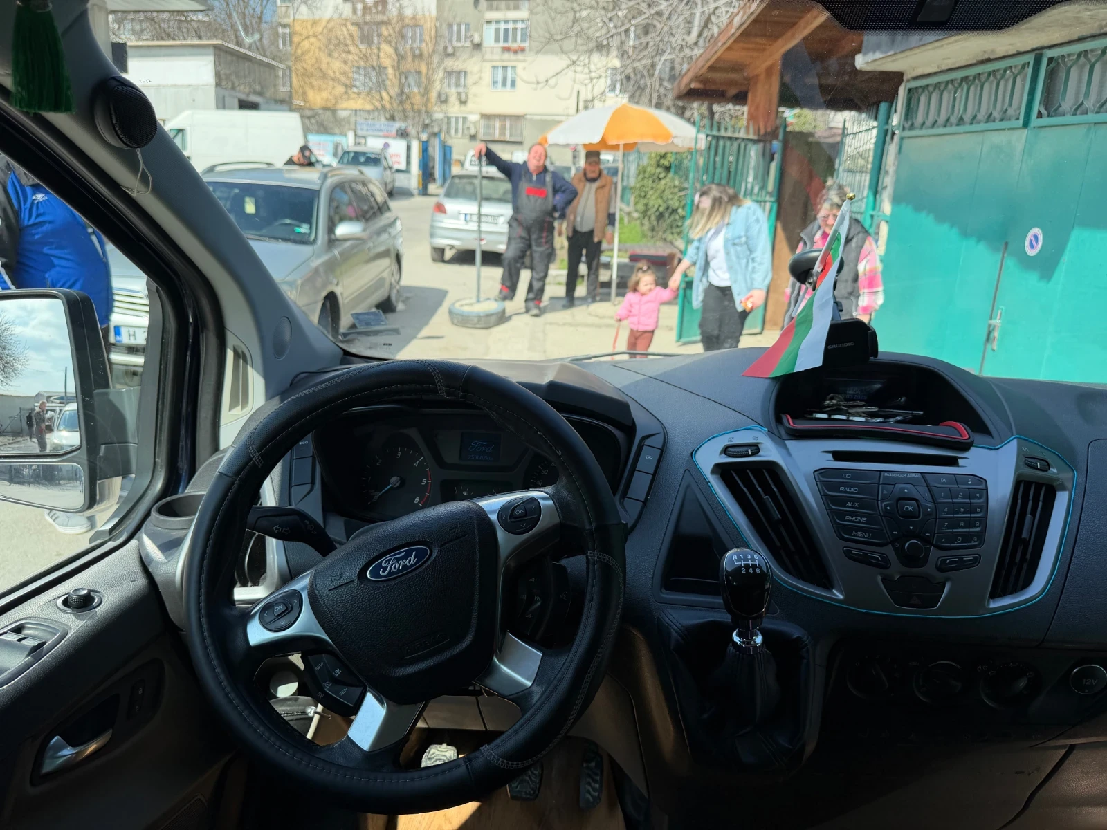 Ford Transit Custom 2.2TDCI Товаропътнически, снимка 11 - Бусове и автобуси - 54424149