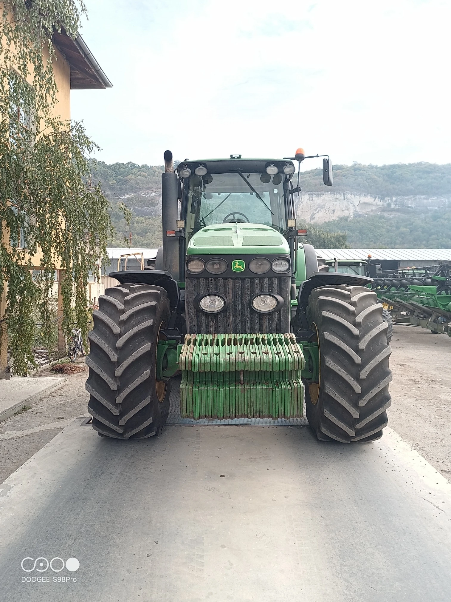 Трактор John Deere 8330 - изображение 4