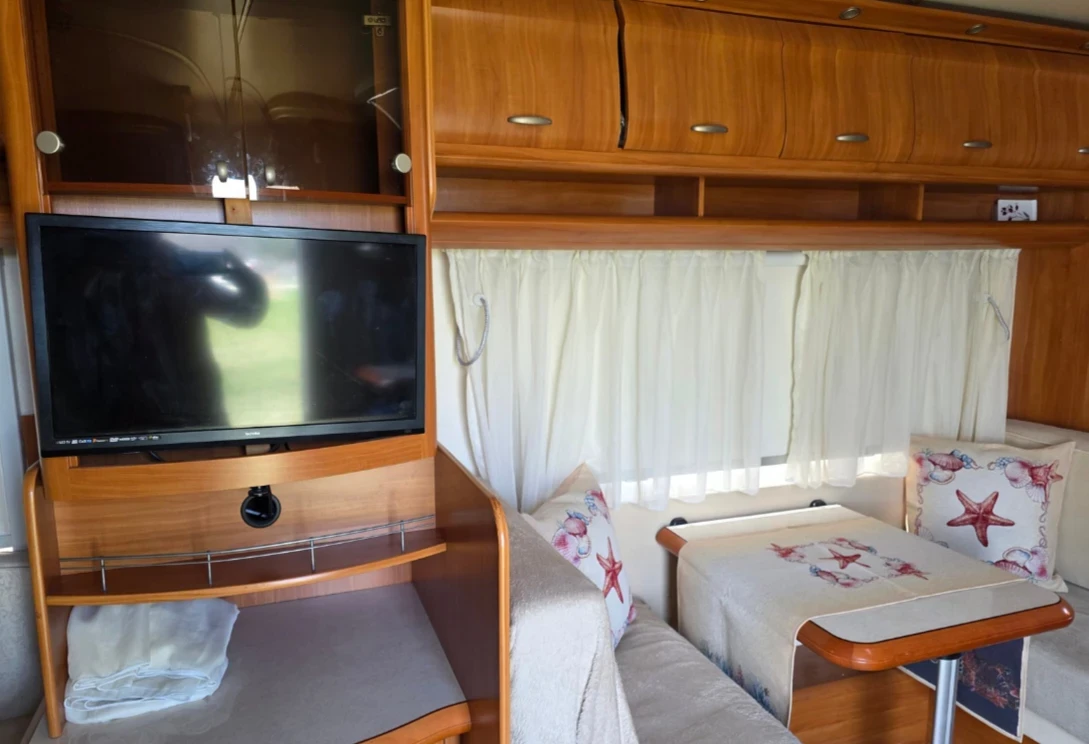 Каравана Hobby Vip Collection , снимка 5 - Каравани и кемпери - 53892379