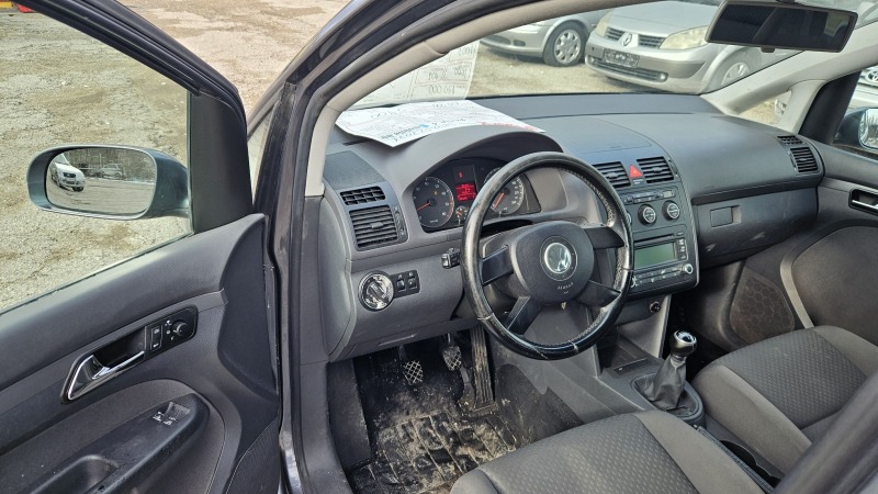 VW Touran 1.6.16v.klima.101кс, снимка 16 - Автомобили и джипове - 43865081
