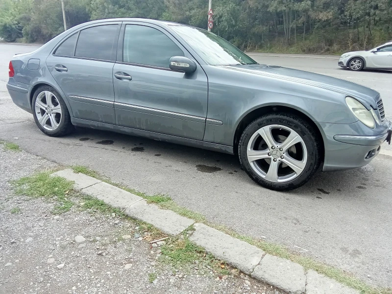 Mercedes-Benz E 200 Фабричен Метан/Кожа/Автомат/ОТЛИЧЕН, снимка 2 - Автомобили и джипове - 47310233