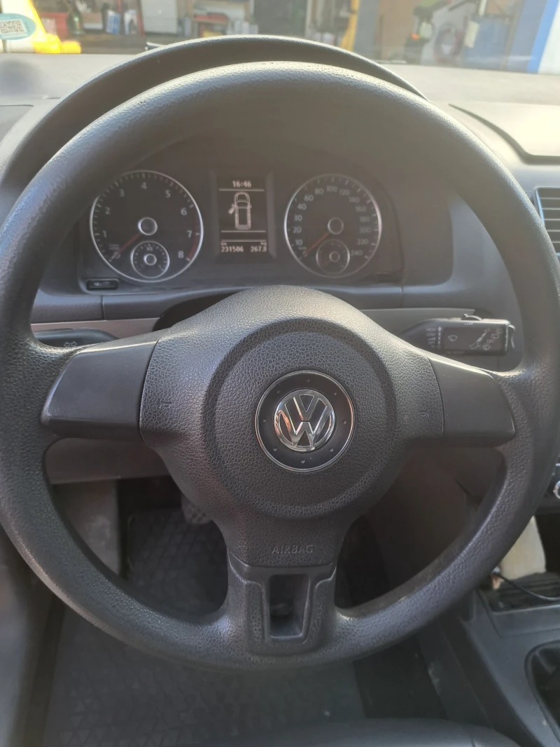 VW Touran, снимка 7 - Автомобили и джипове - 48168762