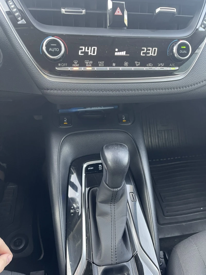 Toyota Corolla 1.5 Luxury, снимка 11 - Автомобили и джипове - 52536696