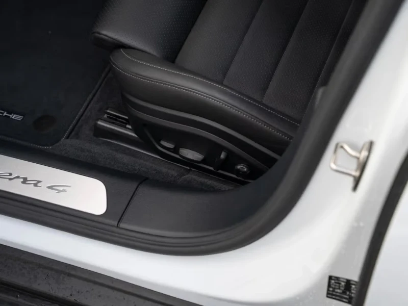 Porsche Panamera 4* FACELIFT* LED-MATRIX* ПАНО* BOSE* ГАРАНЦИЯ, снимка 11 - Автомобили и джипове - 53165606