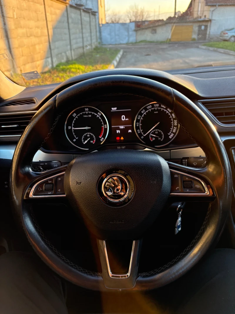 Skoda Superb 2.0TDI 2018 Ръчка , снимка 11 - Автомобили и джипове - 53326142