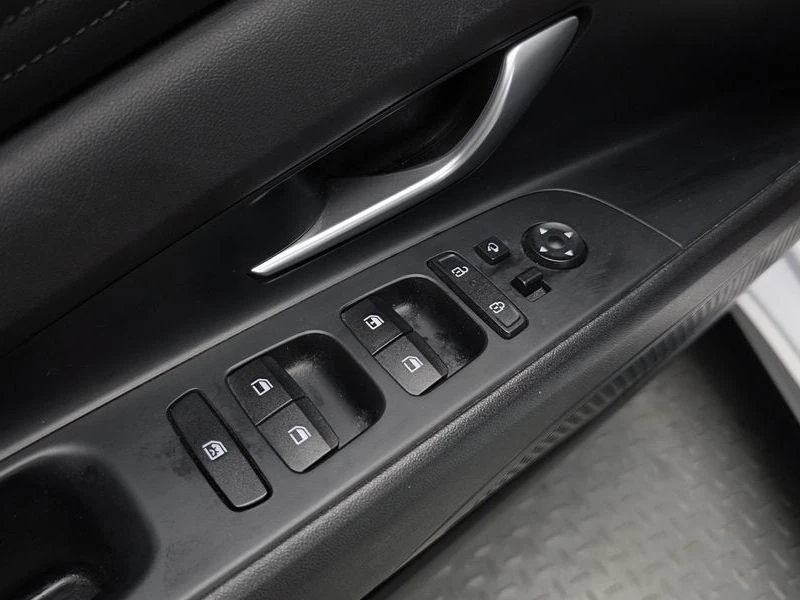 Hyundai Elantra 1.6 Automatic, снимка 7 - Автомобили и джипове - 55662283