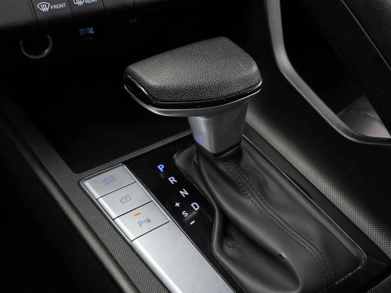 Hyundai Elantra 1.6 Automatic, снимка 13 - Автомобили и джипове - 55662283
