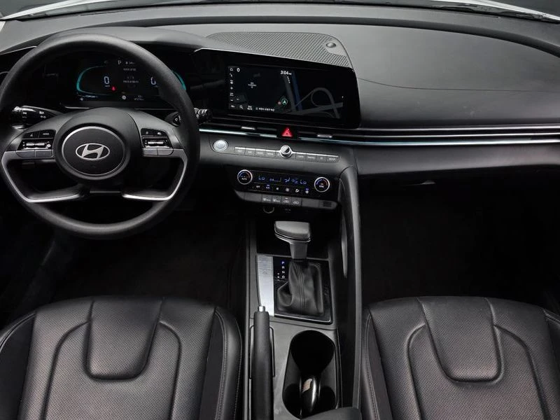 Hyundai Elantra 1.6 Automatic, снимка 8 - Автомобили и джипове - 55662283