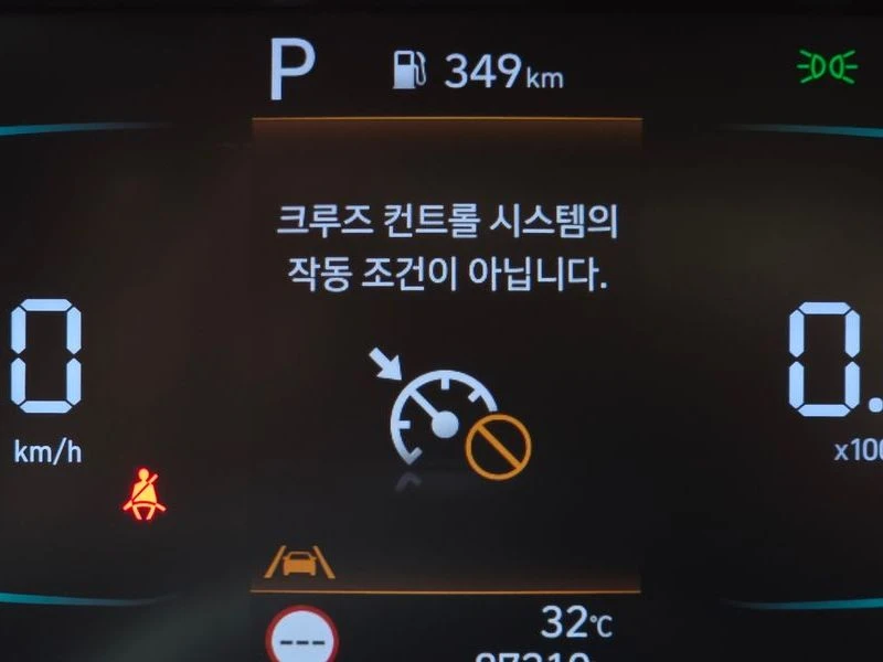 Hyundai Elantra 1.6 Automatic, снимка 12 - Автомобили и джипове - 55662283
