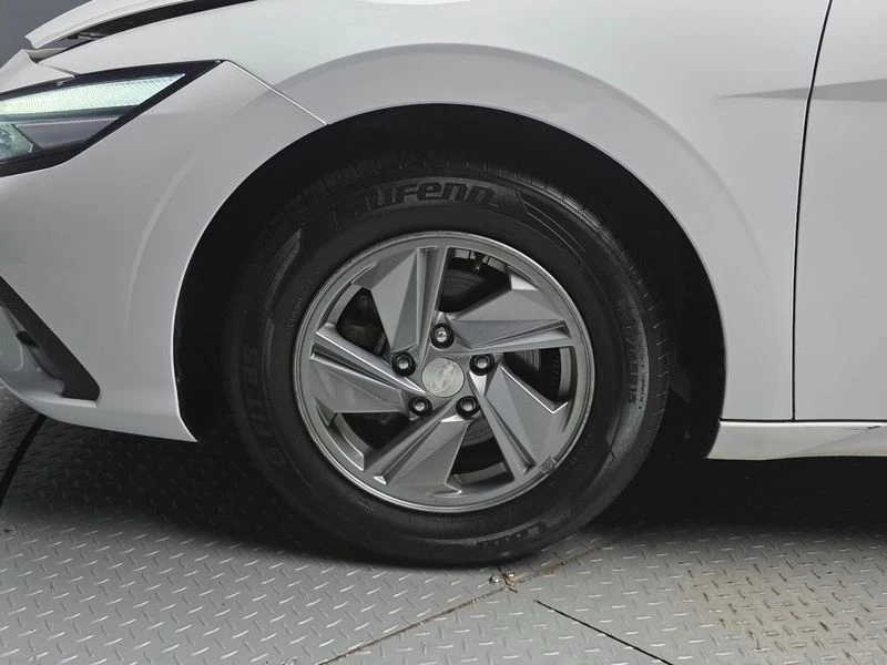 Hyundai Elantra 1.6 Automatic, снимка 5 - Автомобили и джипове - 55662283