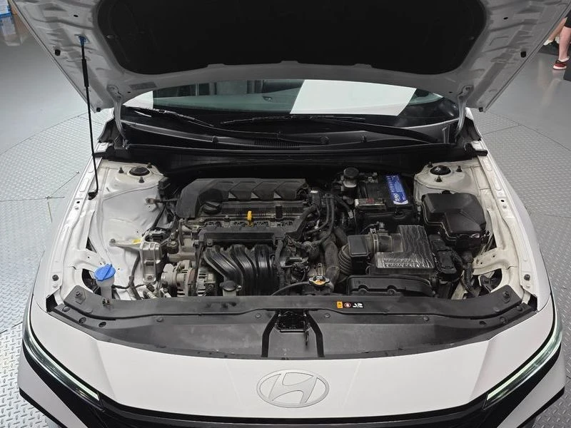 Hyundai Elantra 1.6 Automatic, снимка 17 - Автомобили и джипове - 55662283