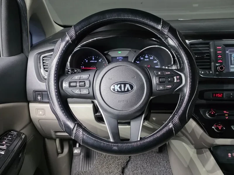 Kia Carnival 2.2D 11-Seater Prestige, снимка 15 - Автомобили и джипове - 56699337