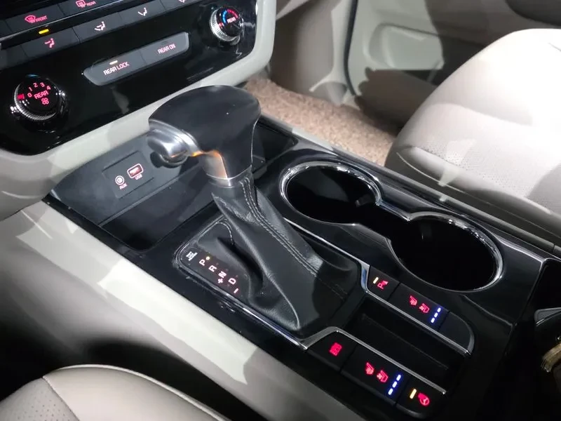 Kia Carnival 2.2D 11-Seater Prestige, снимка 9 - Автомобили и джипове - 56699337