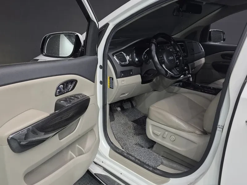 Kia Carnival 2.2D 11-Seater Prestige, снимка 10 - Автомобили и джипове - 56699337