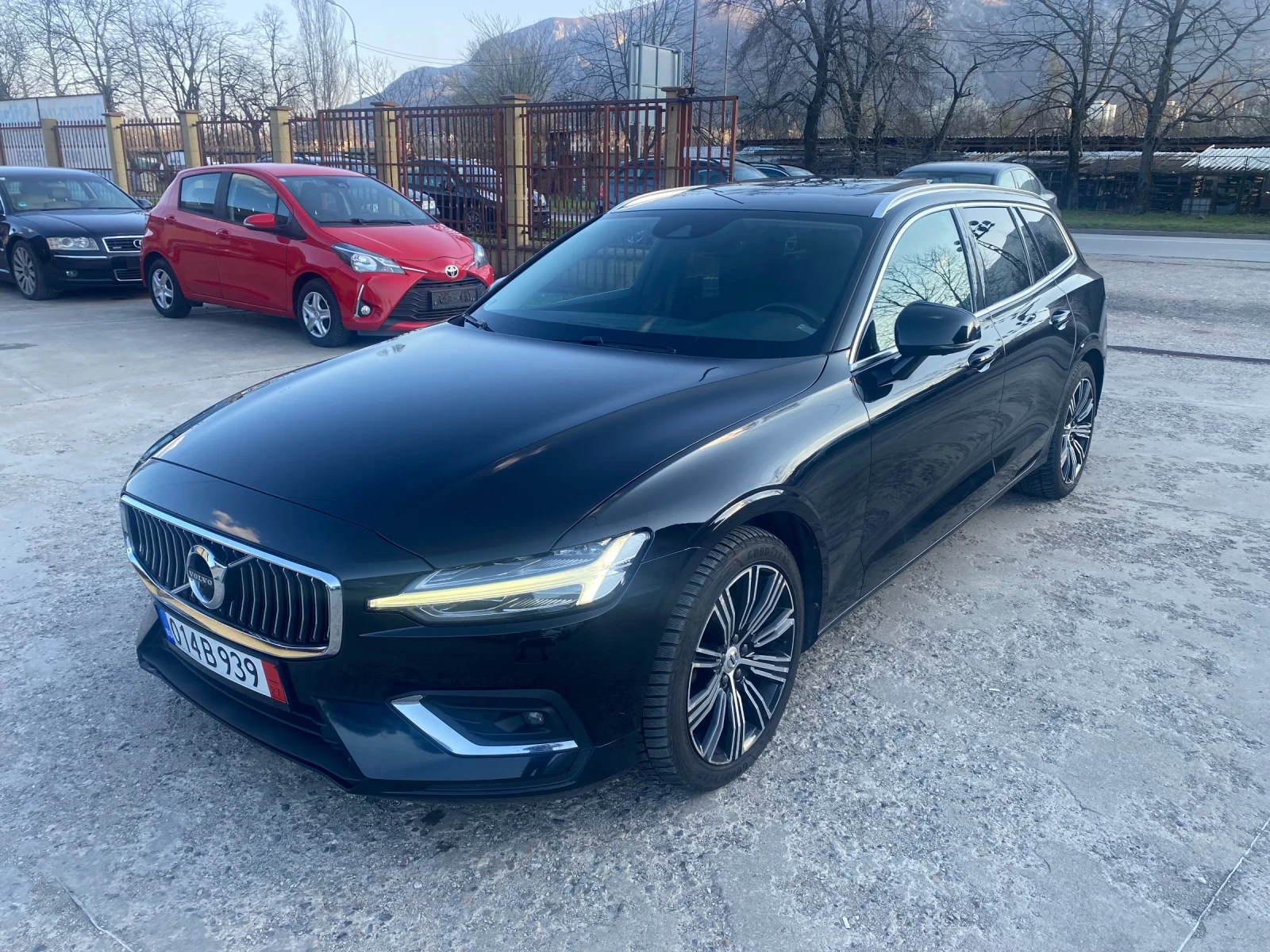 Volvo V60 2.0 D4 4X4 200kc., снимка 1