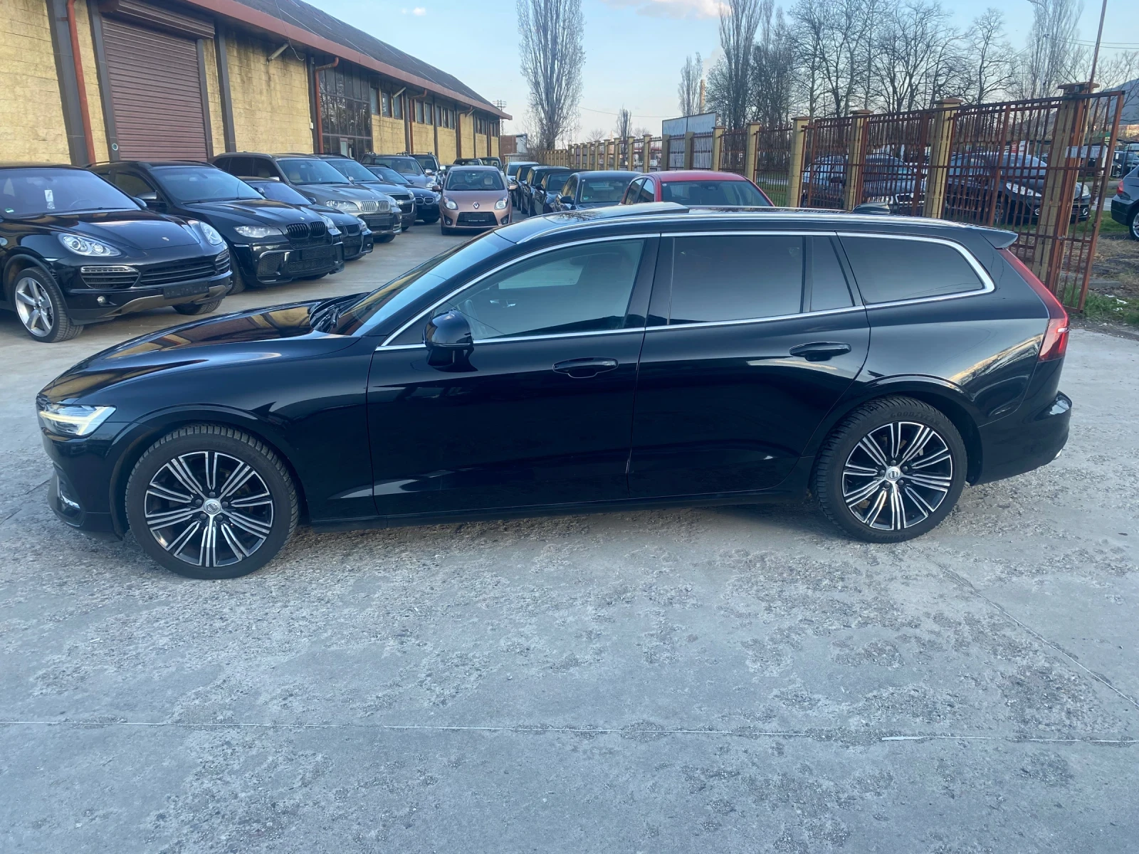 Volvo V60 2.0 D4 4X4 200kc. - изображение 5